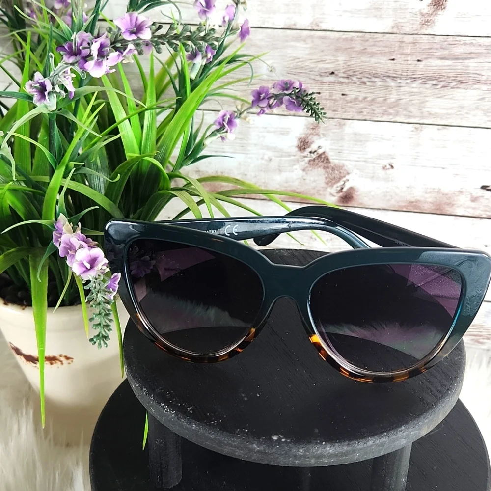 Fashion Sunglasses, women's green and Tortoise shell sunglasses. - Picture 4 of 9